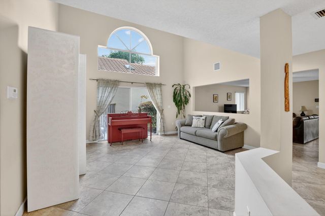 10111 NW 4th Street, Plantation, FL 33324