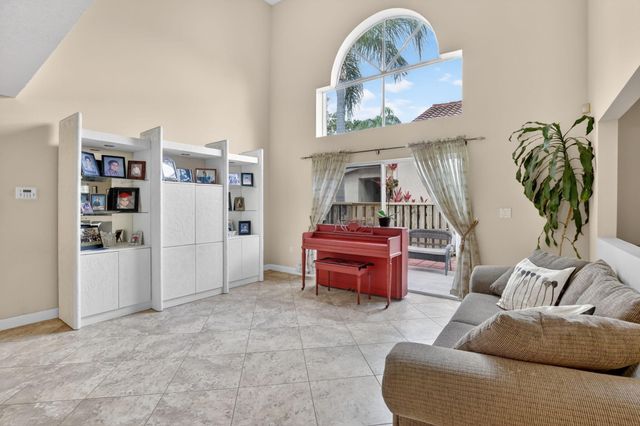 10111 NW 4th Street, Plantation, FL 33324
