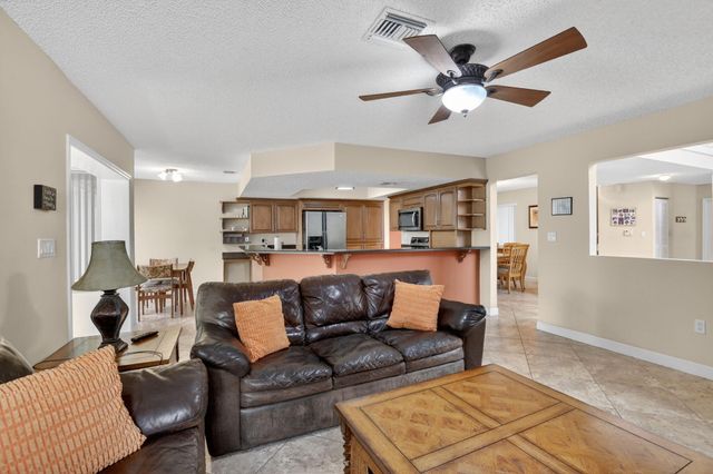 10111 NW 4th Street, Plantation, FL 33324