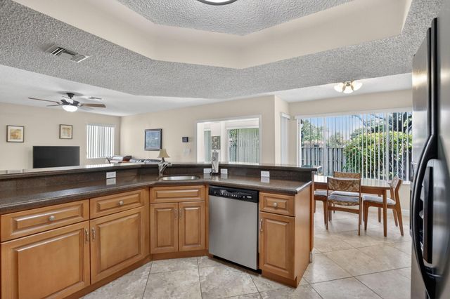 10111 NW 4th Street, Plantation, FL 33324