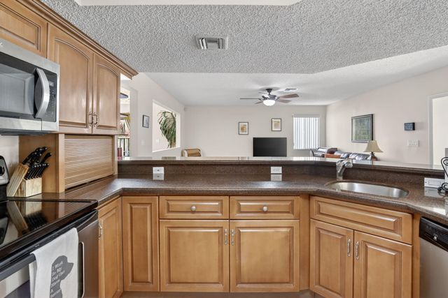 10111 NW 4th Street, Plantation, FL 33324