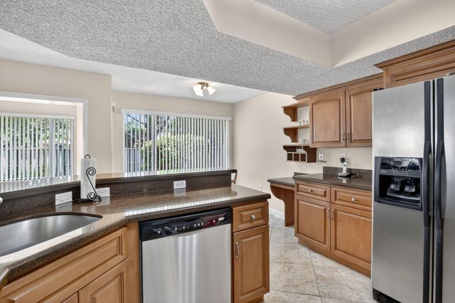 10111 NW 4th Street, Plantation, FL 33324