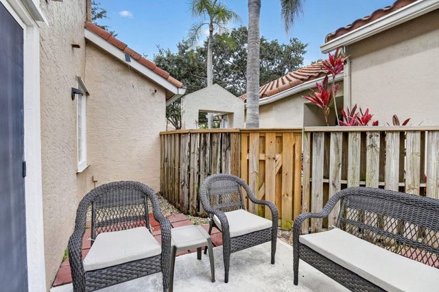 10111 NW 4th Street, Plantation, FL 33324