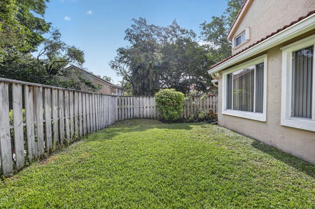 10111 NW 4th Street, Plantation, FL 33324