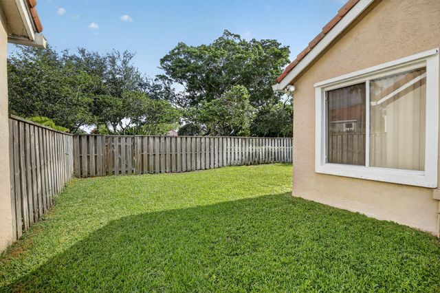 10111 NW 4th Street, Plantation, FL 33324