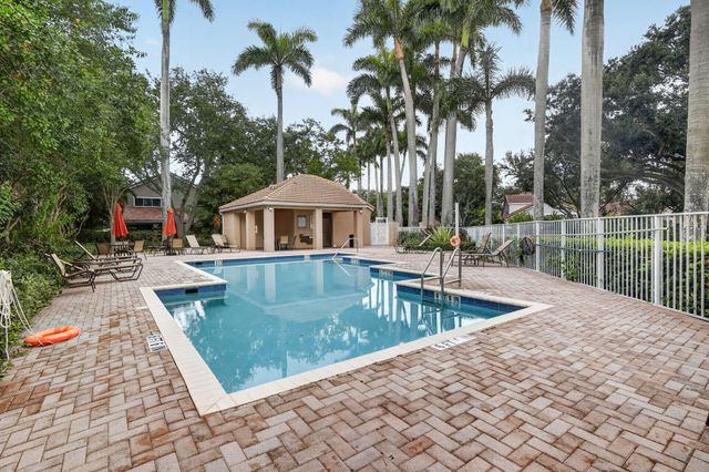 10111 NW 4th Street, Plantation, FL 33324