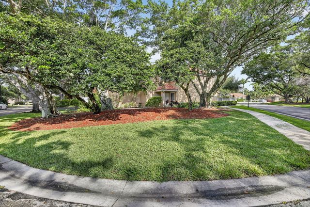 10111 NW 4th Street, Plantation, FL 33324
