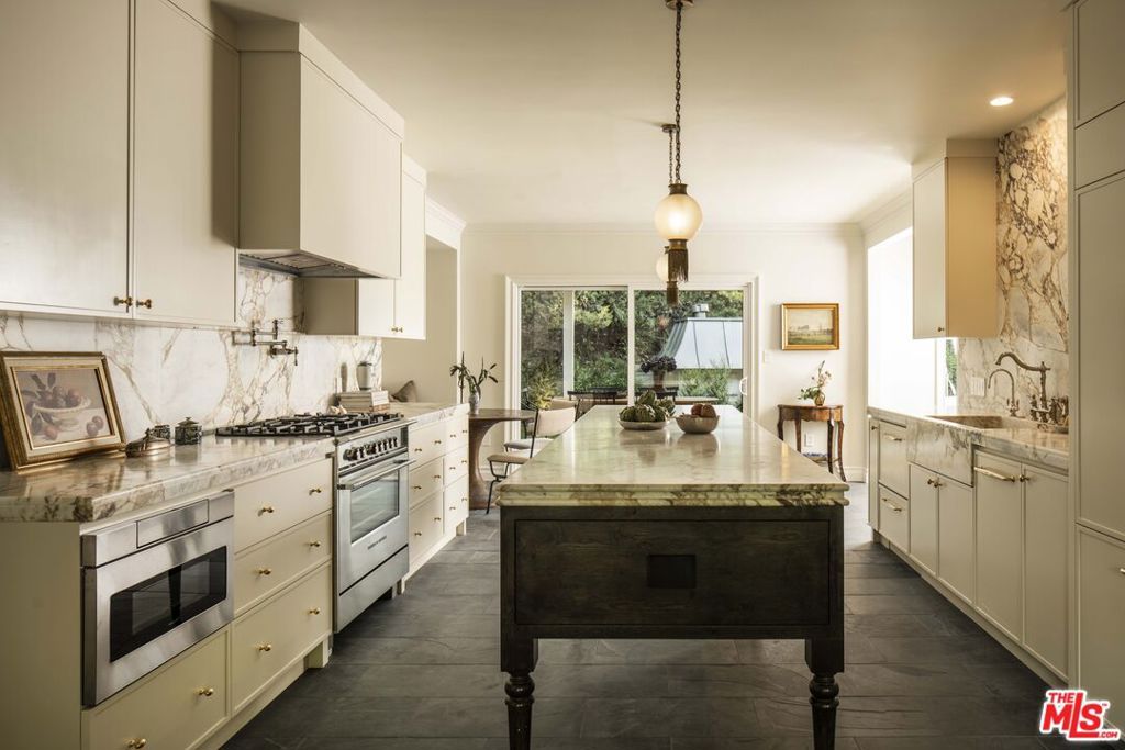 4963 Queen Victoria Road, Woodland Hills, CA 91364 — photo 4