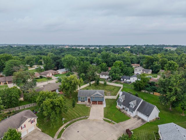 2102 SPECK CT, Columbia, MO 65202