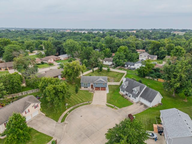 2102 SPECK CT, Columbia, MO 65202