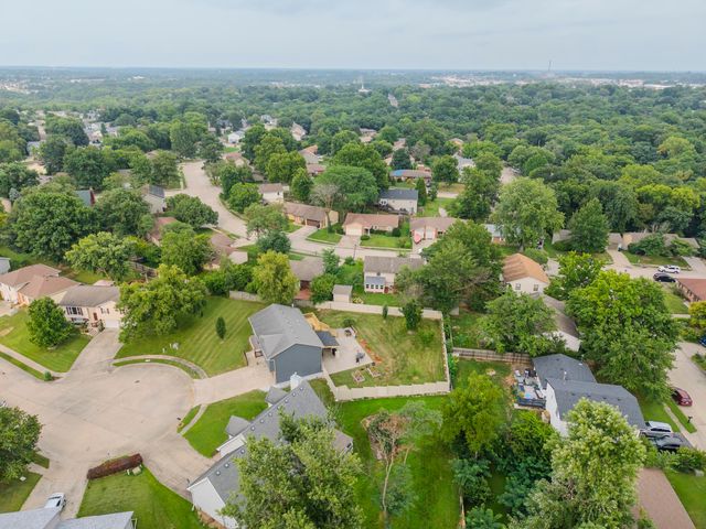 2102 SPECK CT, Columbia, MO 65202