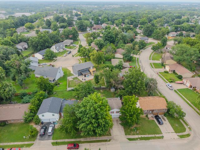 2102 SPECK CT, Columbia, MO 65202