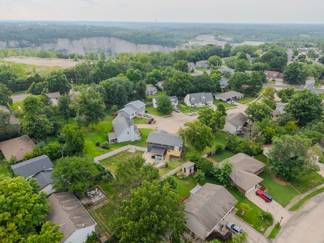 2102 SPECK CT, Columbia, MO 65202