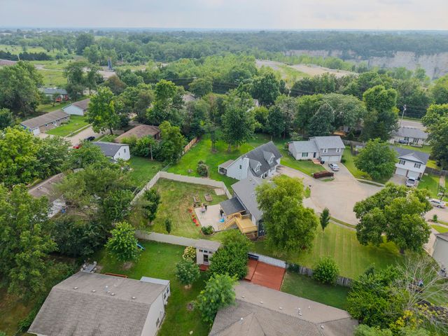 2102 SPECK CT, Columbia, MO 65202