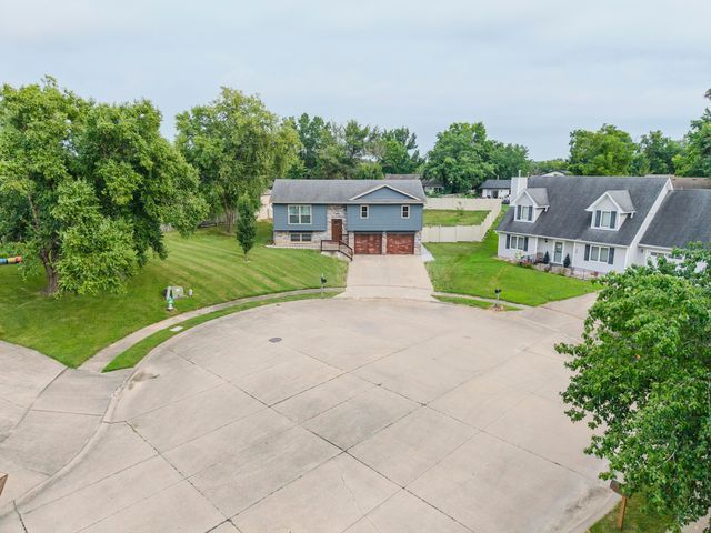 2102 SPECK CT, Columbia, MO 65202