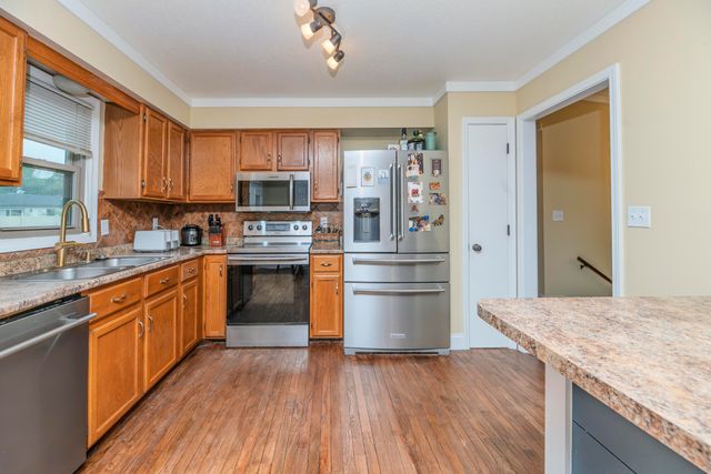 2102 SPECK CT, Columbia, MO 65202