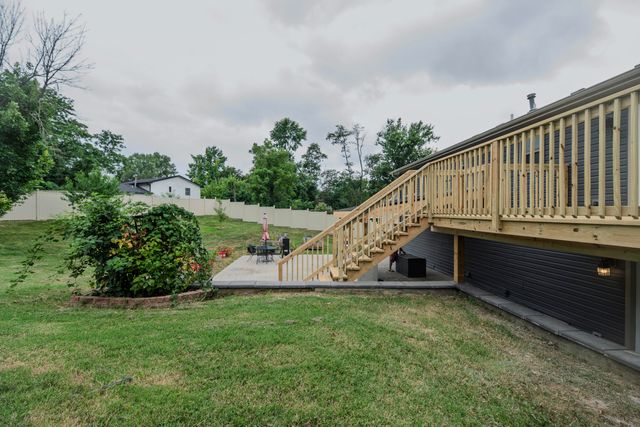 2102 SPECK CT, Columbia, MO 65202