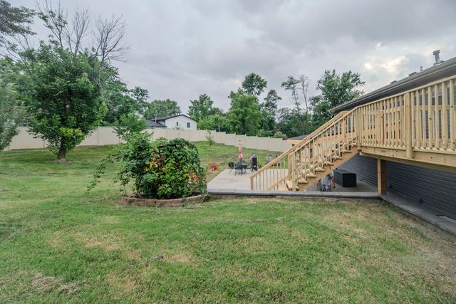 2102 SPECK CT, Columbia, MO 65202