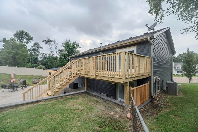 2102 SPECK CT, Columbia, MO 65202