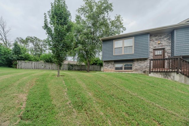 2102 SPECK CT, Columbia, MO 65202