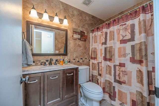 2102 SPECK CT, Columbia, MO 65202
