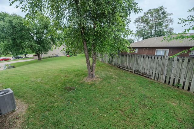 2102 SPECK CT, Columbia, MO 65202