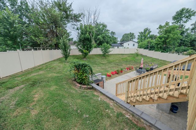 2102 SPECK CT, Columbia, MO 65202