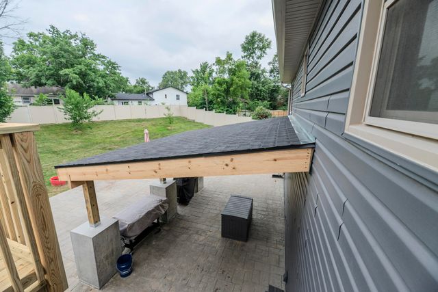 2102 SPECK CT, Columbia, MO 65202