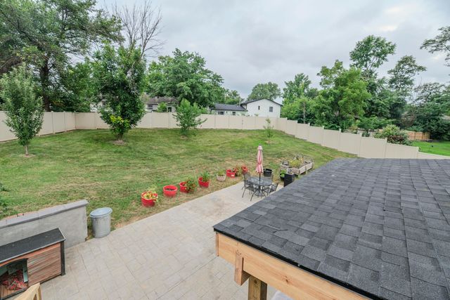 2102 SPECK CT, Columbia, MO 65202