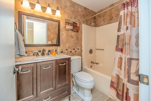 2102 SPECK CT, Columbia, MO 65202