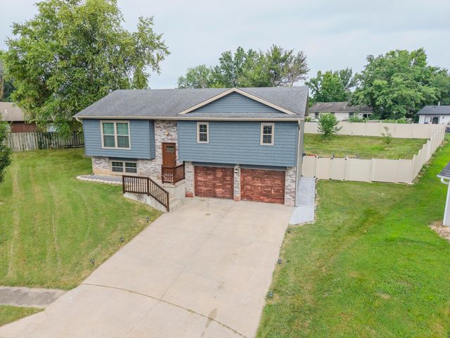 2102 SPECK CT, Columbia, MO 65202