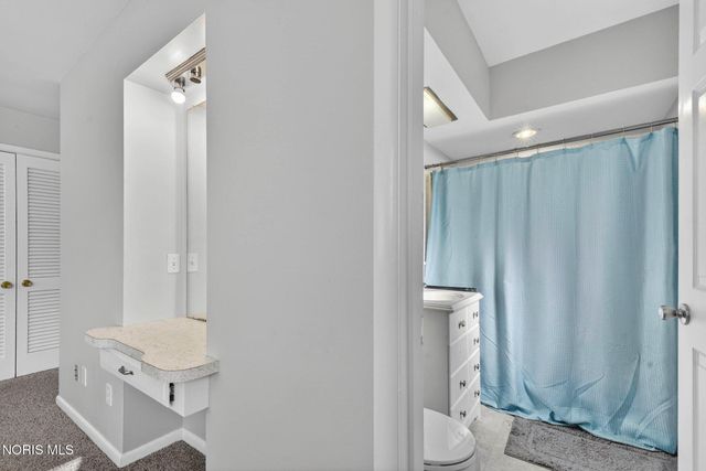 2130 Richards Road, 2, Ottawa Hills, OH 43606