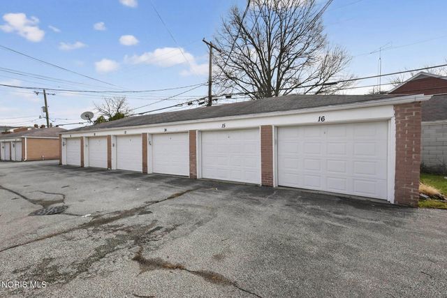 2130 Richards Road, 2, Ottawa Hills, OH 43606