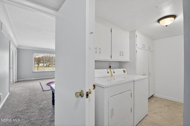 2130 Richards Road, 2, Ottawa Hills, OH 43606