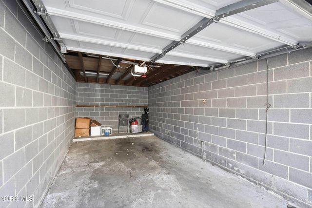 2130 Richards Road, 2, Ottawa Hills, OH 43606