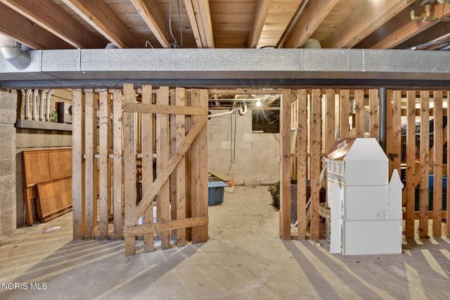 2130 Richards Road, 2, Ottawa Hills, OH 43606