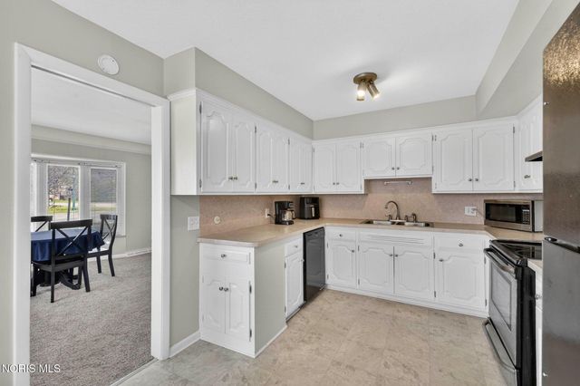 2130 Richards Road, 2, Ottawa Hills, OH 43606