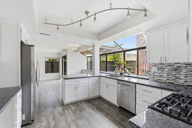 3926 Santa Nella Pl, San Diego, CA 92130