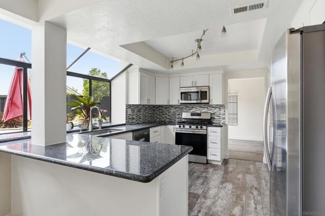 3926 Santa Nella Pl, San Diego, CA 92130