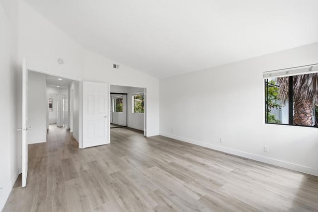 3926 Santa Nella Pl, San Diego, CA 92130