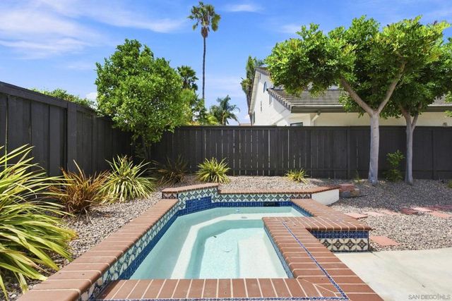 3926 Santa Nella Pl, San Diego, CA 92130