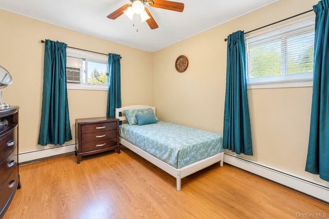 35 Meeting Lane, Hicksville, NY 11801