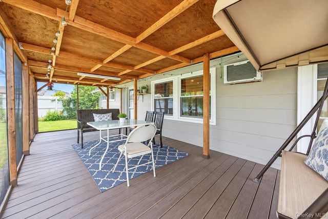 35 Meeting Lane, Hicksville, NY 11801
