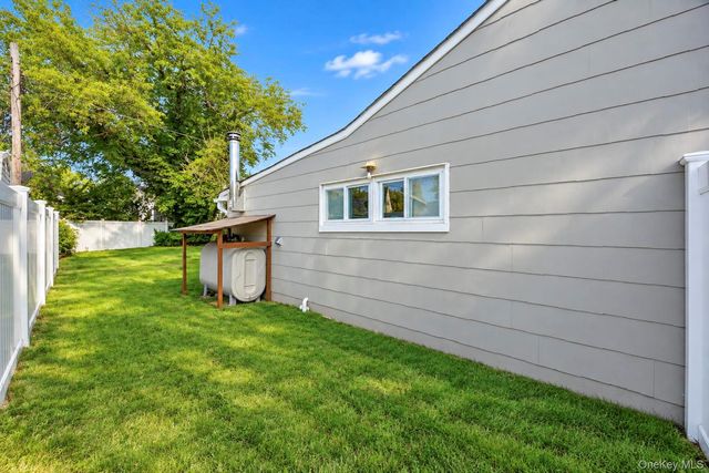 35 Meeting Lane, Hicksville, NY 11801