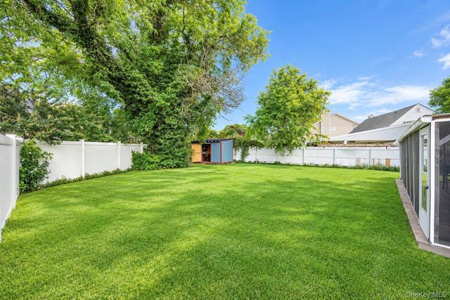 35 Meeting Lane, Hicksville, NY 11801