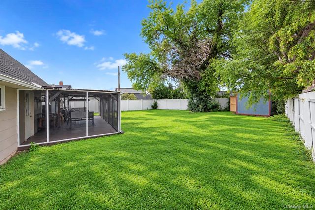 35 Meeting Lane, Hicksville, NY 11801