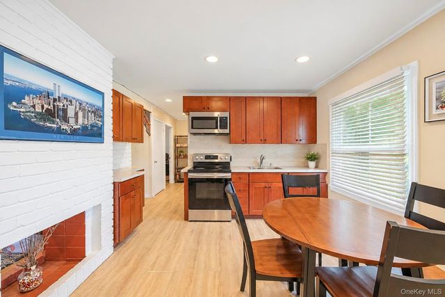 35 Meeting Lane, Hicksville, NY 11801