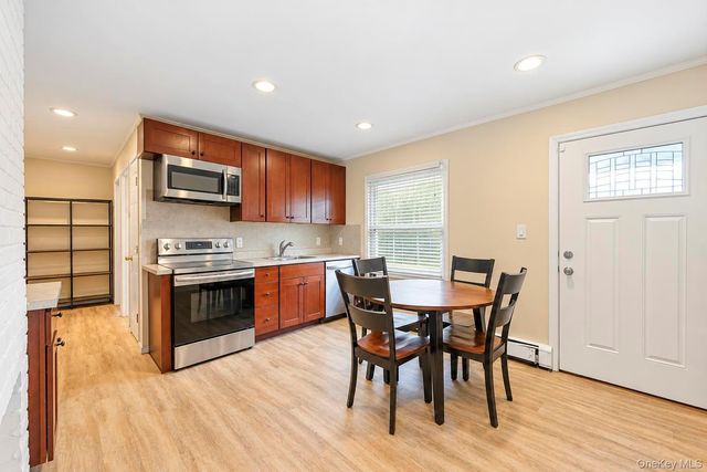 35 Meeting Lane, Hicksville, NY 11801