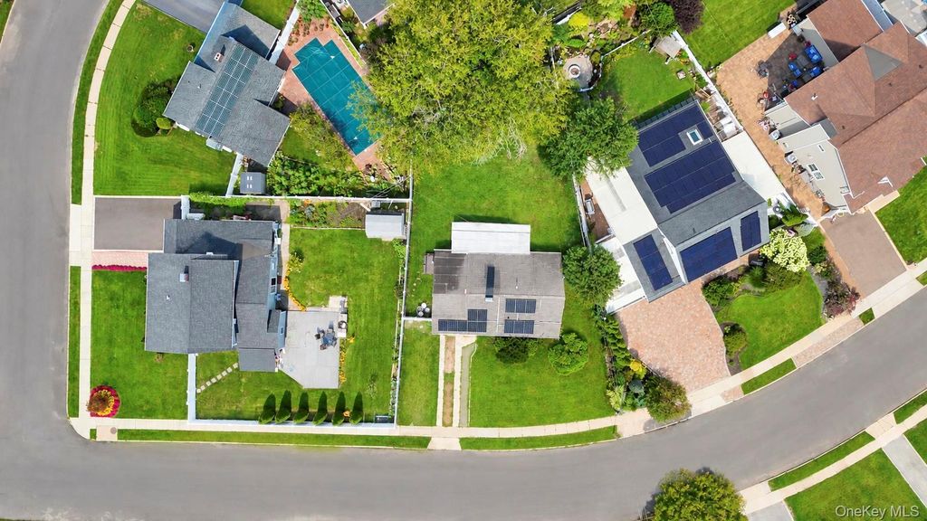 35 Meeting Lane, Hicksville, NY 11801 — photo 2