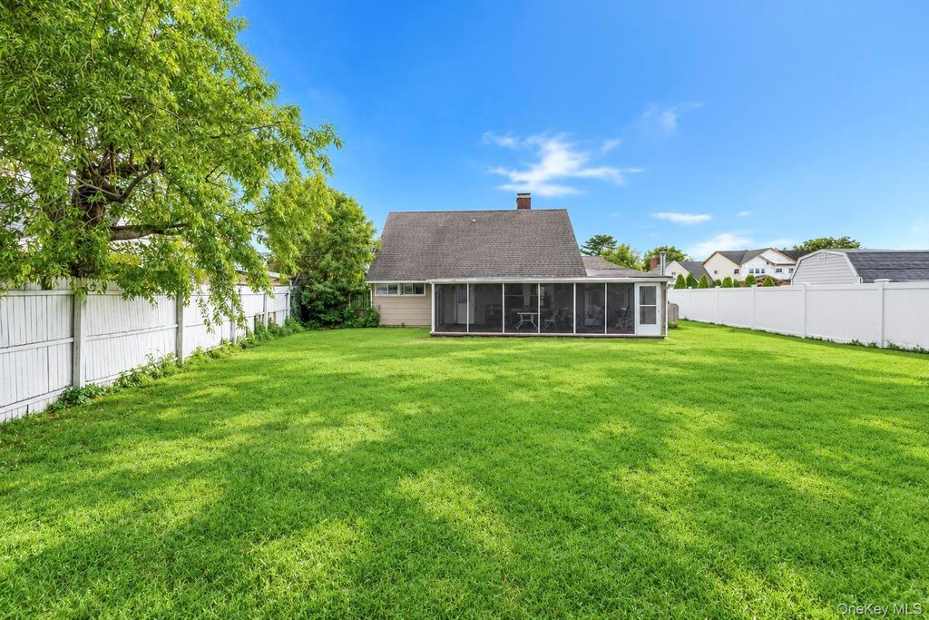 35 Meeting Lane, Hicksville, NY 11801 — photo 3